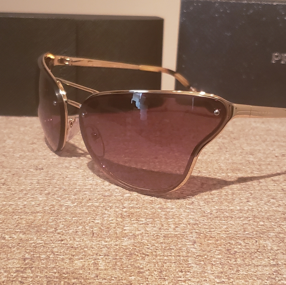 Prada Catwalk Sunglasses PR74VS (102) - Picture 3 of 15